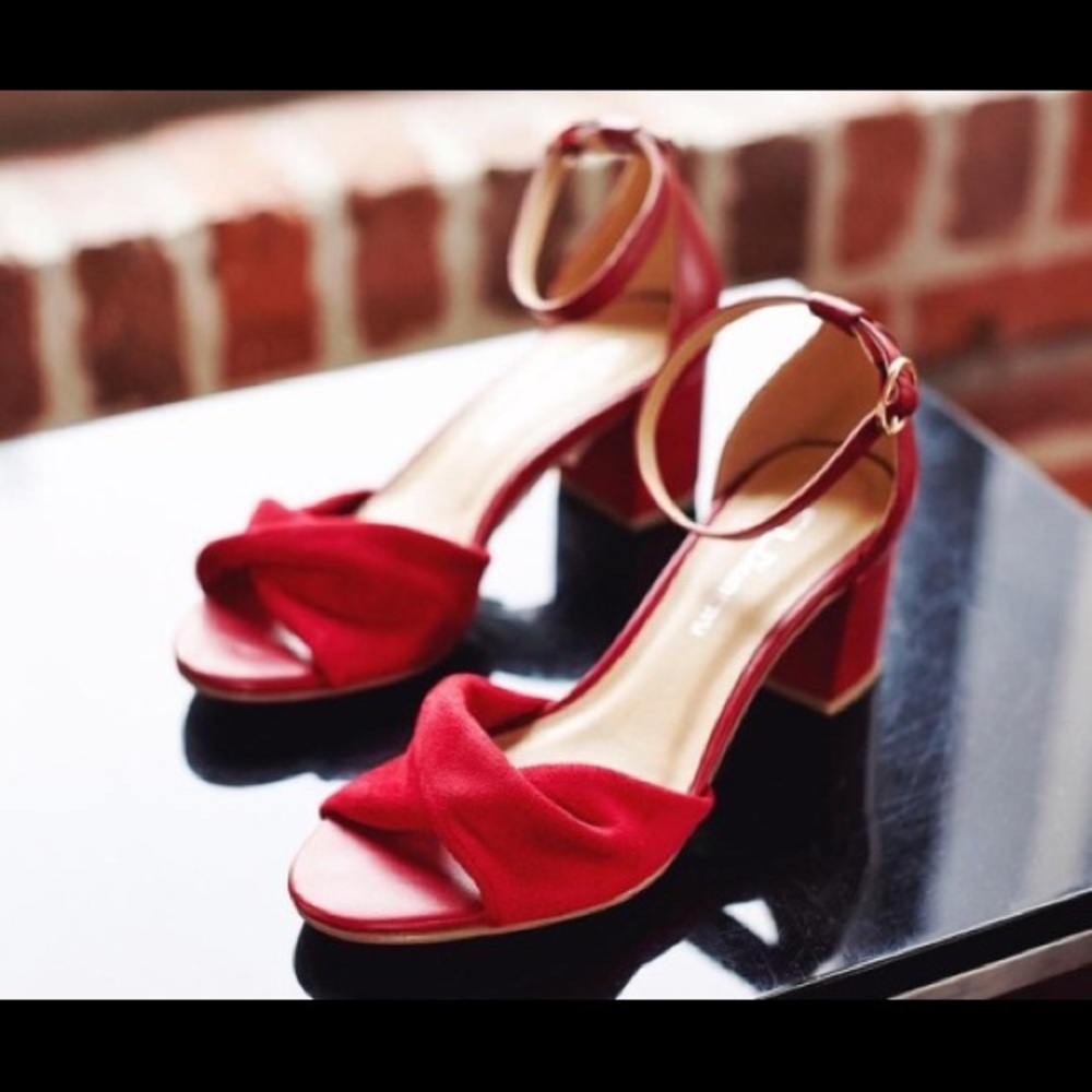 Brand new in box CL by Laundry Jill sandals 7.5